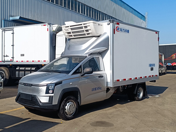 菱势黄金卡纯电动冷藏车