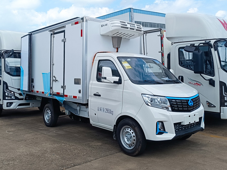 长安新豹T3 PLUS EV冷藏车，长安新豹T3 EV冷藏车，长安T3纯电动小型冷藏车，长安新豹T3纯电动冷藏车